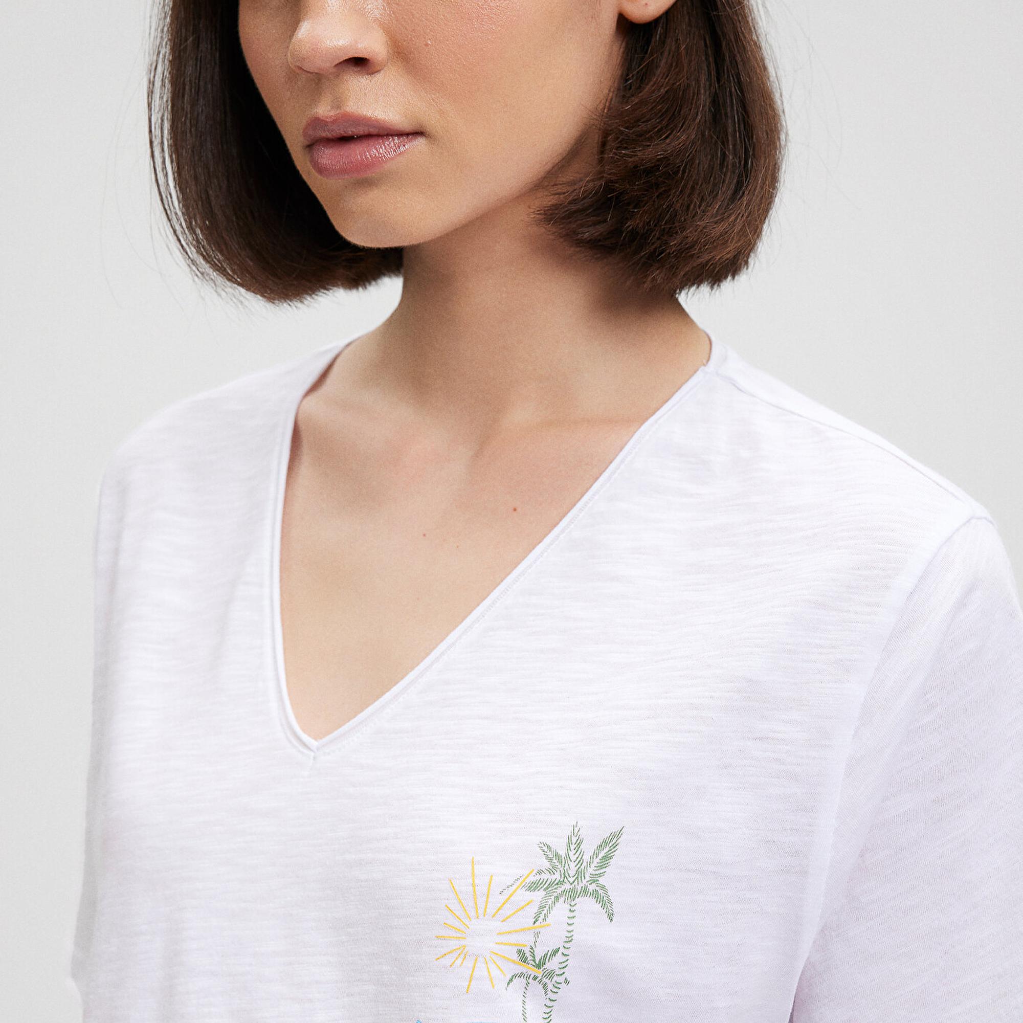 Mavi Sırt Baskılı Beyaz Tişört Regular Fit / Normal Kesim 1612567-620