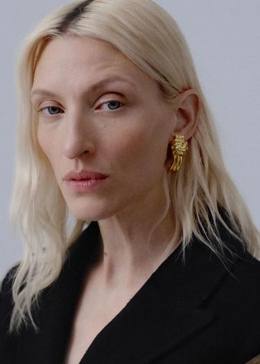  Mango Kadın İç Içe Tasarım Küpe Altın Sarısı