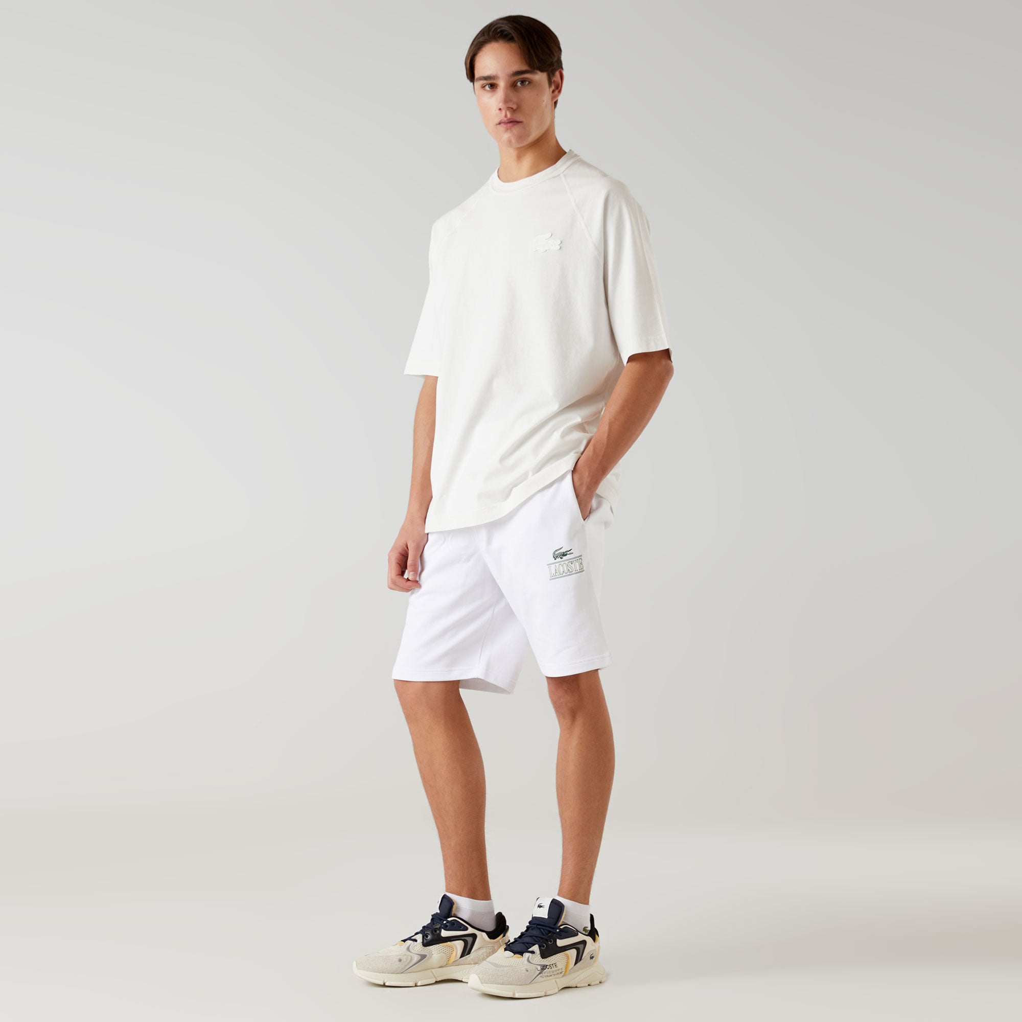  Lacoste Signature Print Erkek Beyaz Şort