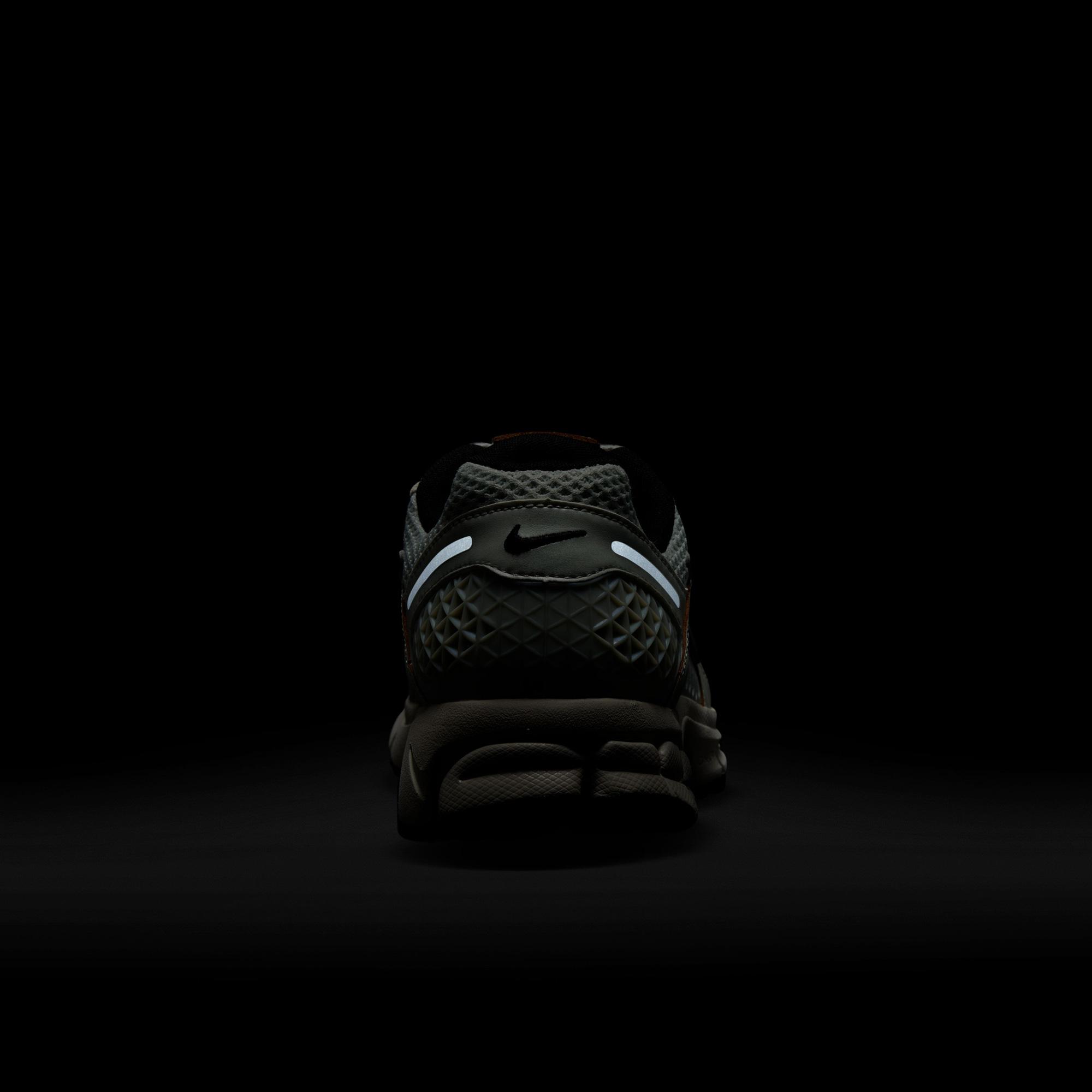 Nike Zoom Vomero 5 Kadın Gri Spor Ayakkabı