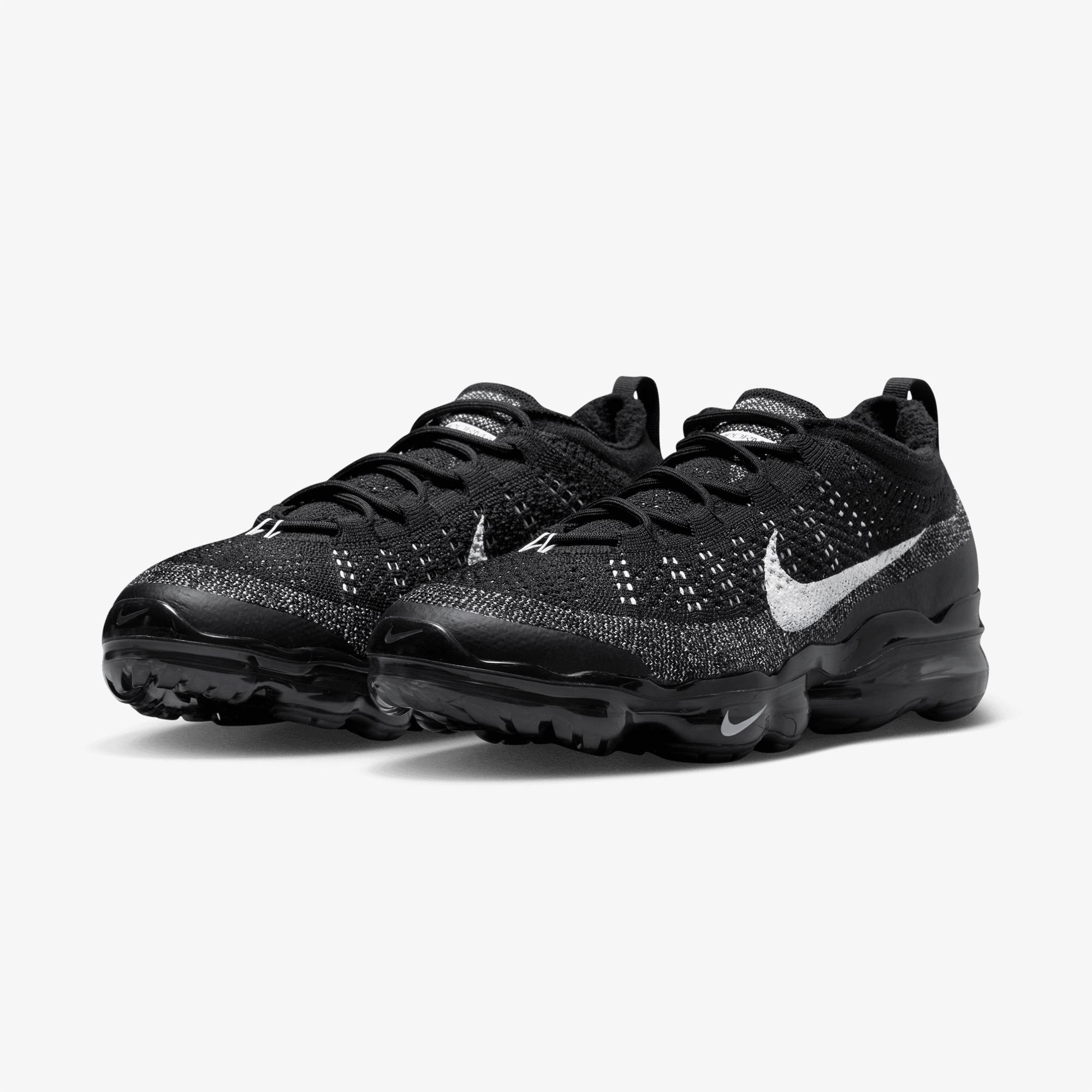 Nike Air VaporMax Flyknit Erkek Siyah Spor Ayakkabı