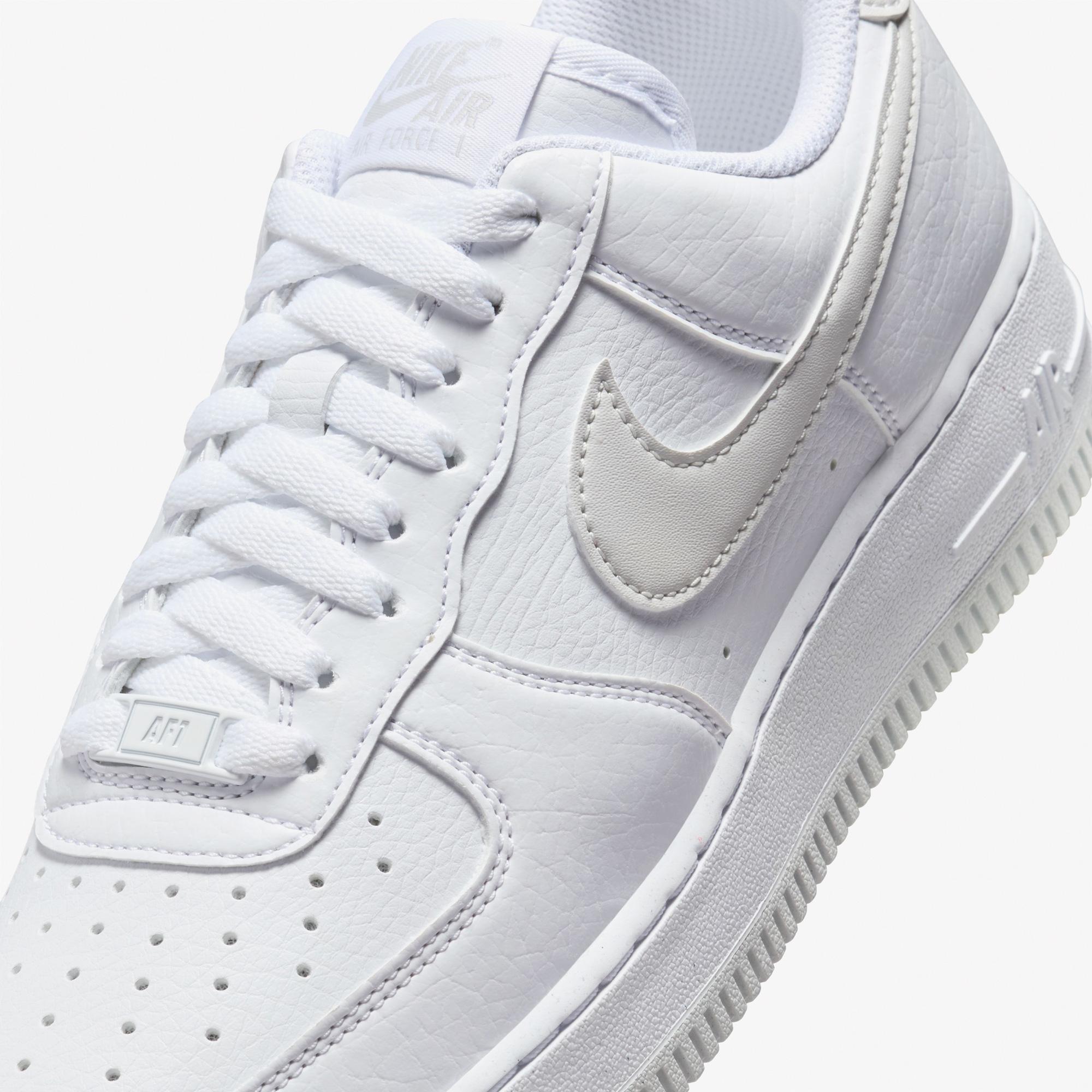 Nike Air Force 1 '07 SE Kadın Beyaz Spor Ayakkabı
