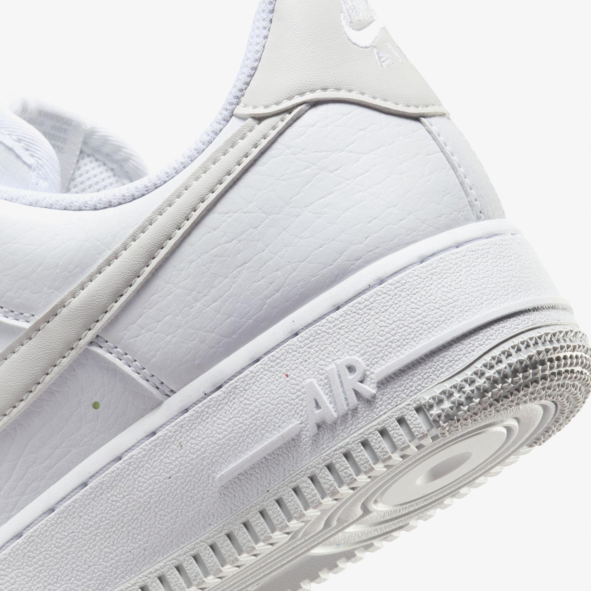 Nike Air Force 1 '07 SE Kadın Beyaz Spor Ayakkabı