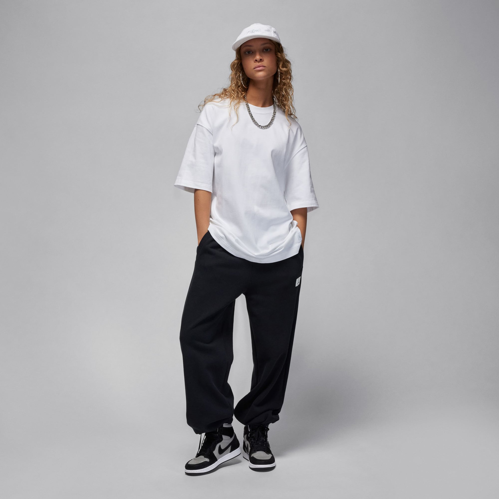  Jordan Essentials Oversize Kadın Beyaz T-Shirt