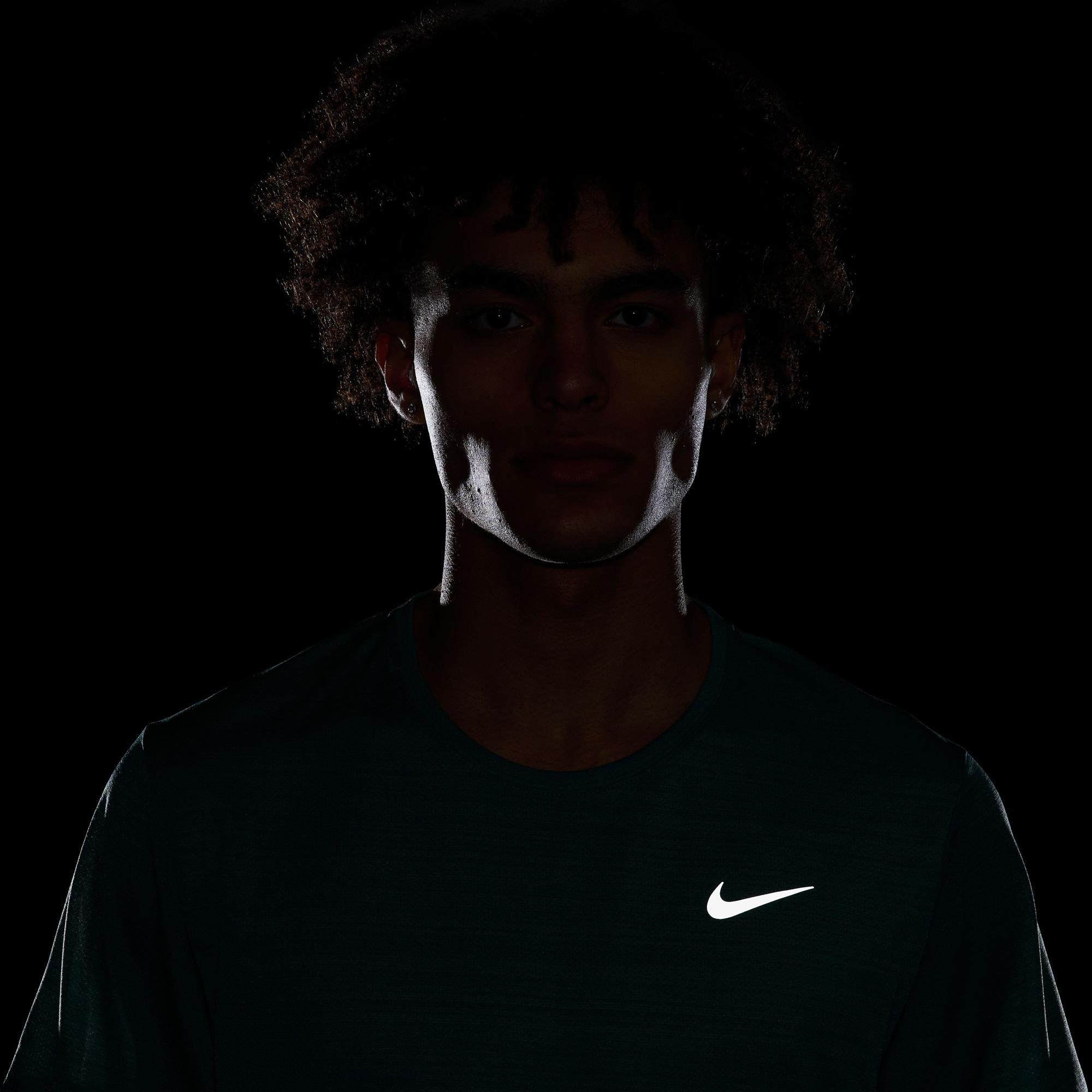 Nike Dri-Fit Miler Breathe Erkek Yeşil T-Shirt