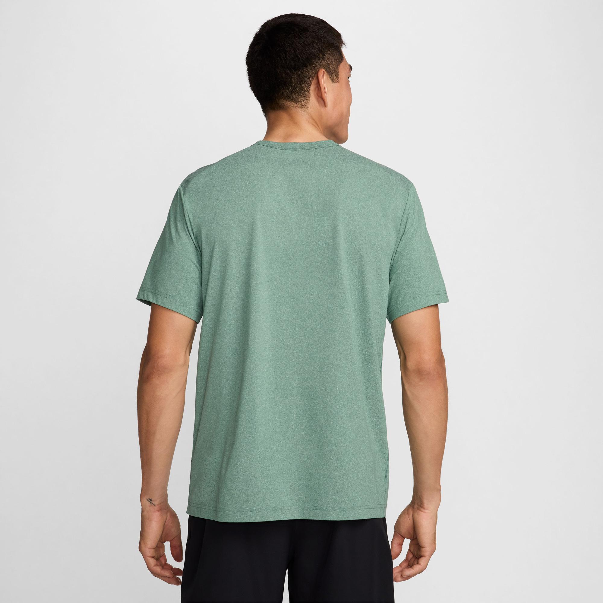 Nike Dri-Fit Hyverse Erkek Yeşil T-Shirt