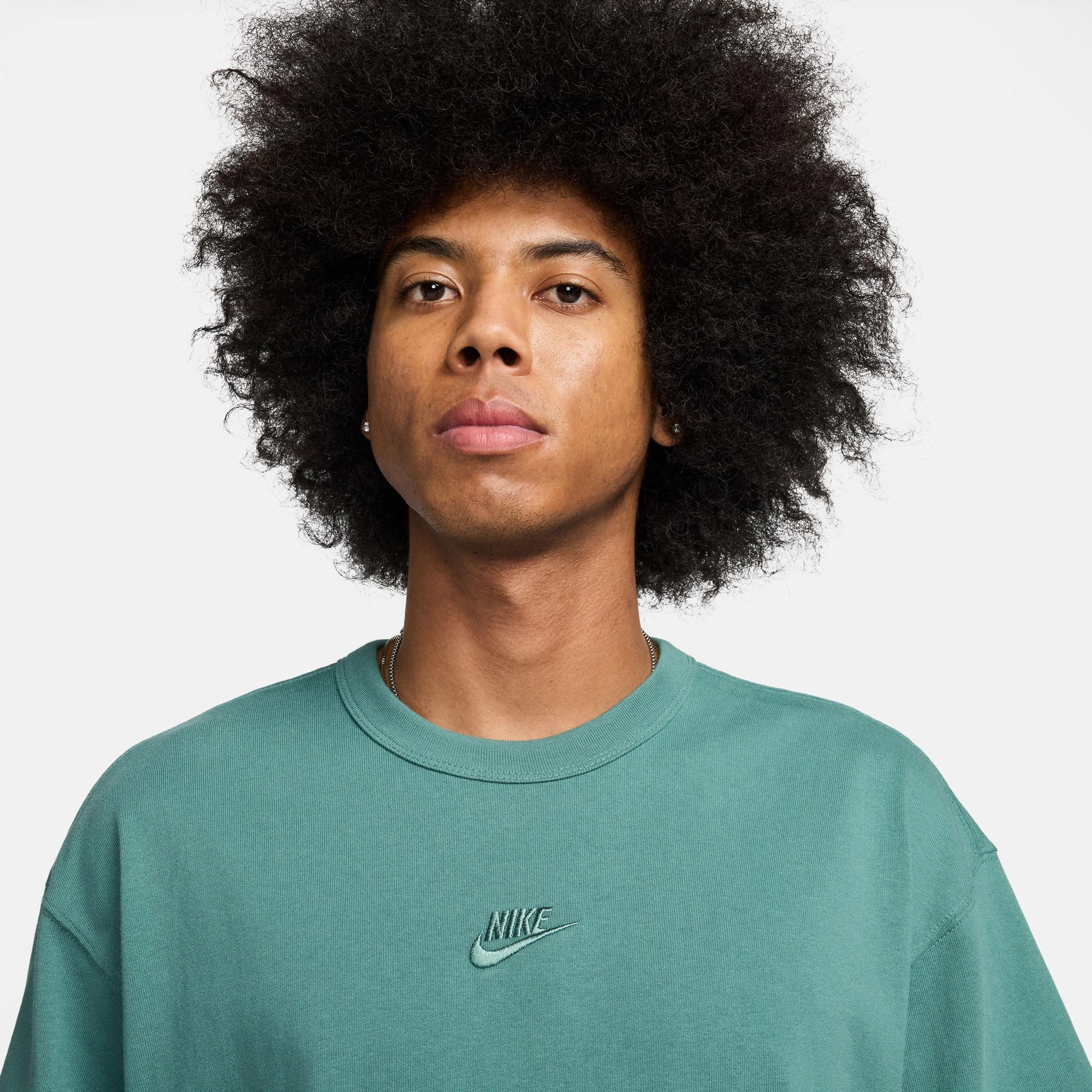 Nike Sportswear Premium Essentials Erkek Yeşil T-Shirt