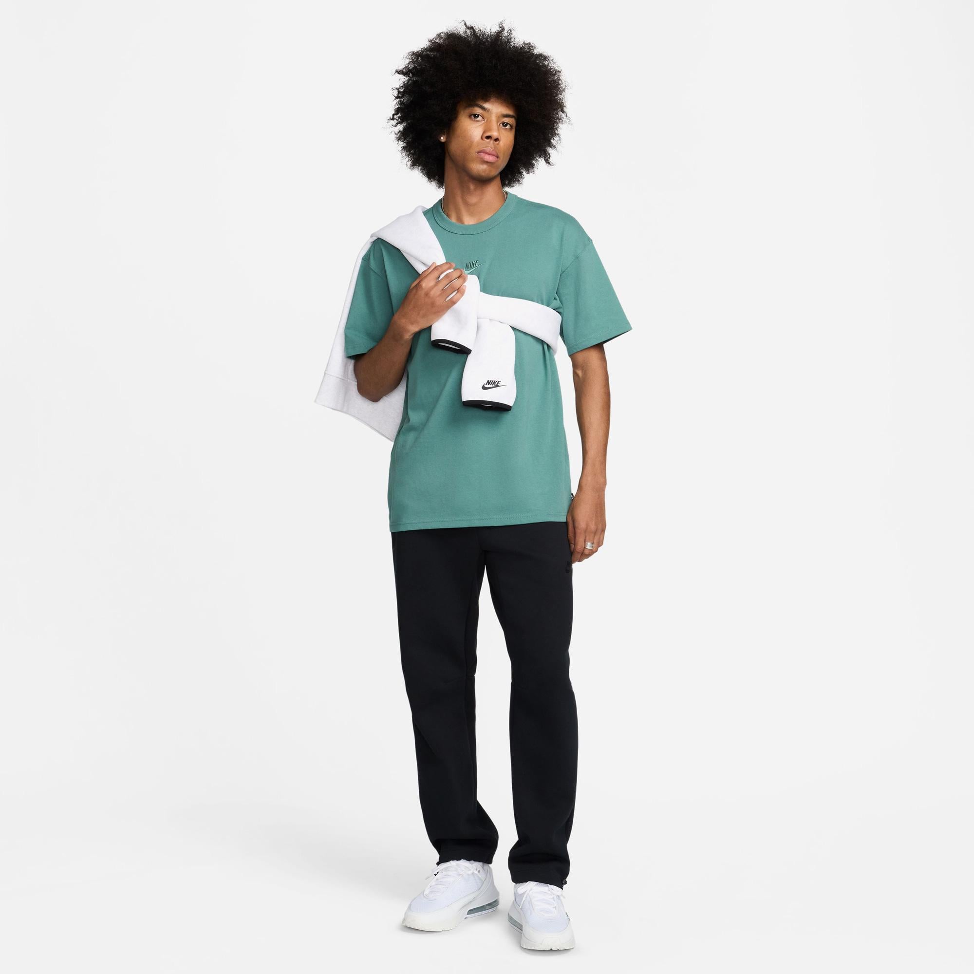 Nike Sportswear Premium Essentials Erkek Yeşil T-Shirt