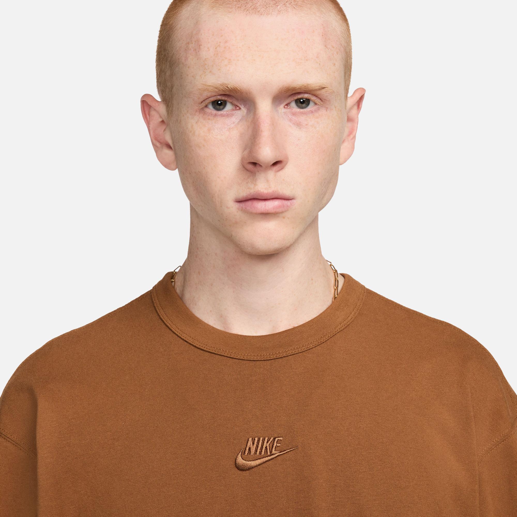 Nike Sportswear Premium Essentials Erkek Kahverengi T-Shirt