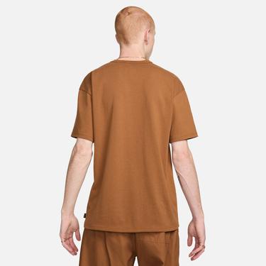  Nike Sportswear Premium Essentials Erkek Kahverengi T-Shirt