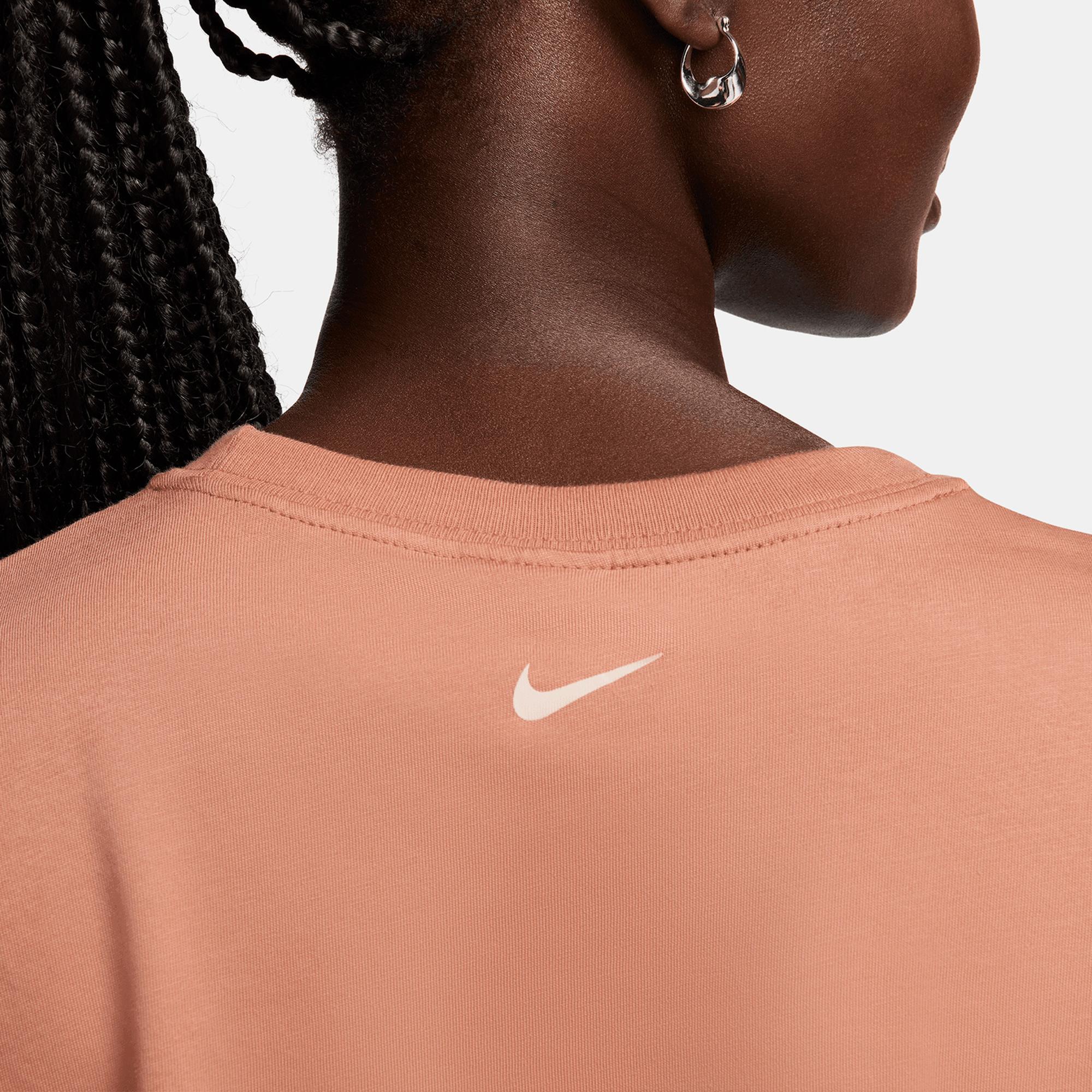 Nike Sportswear Kadın Kahverengi T-Shirt