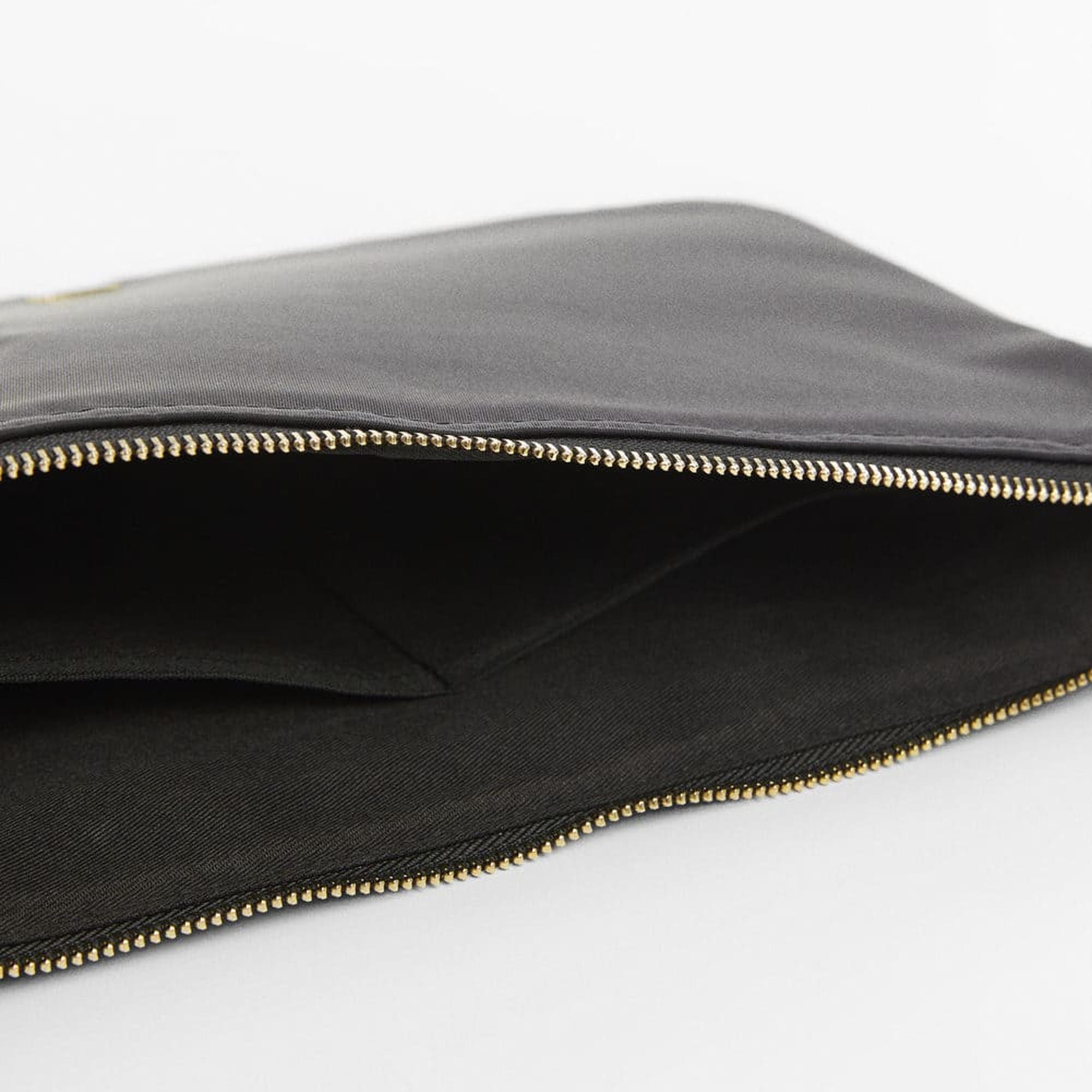 Mango Kadın Logolu Dizüstü Bilgisayar Kılıfı Siyah