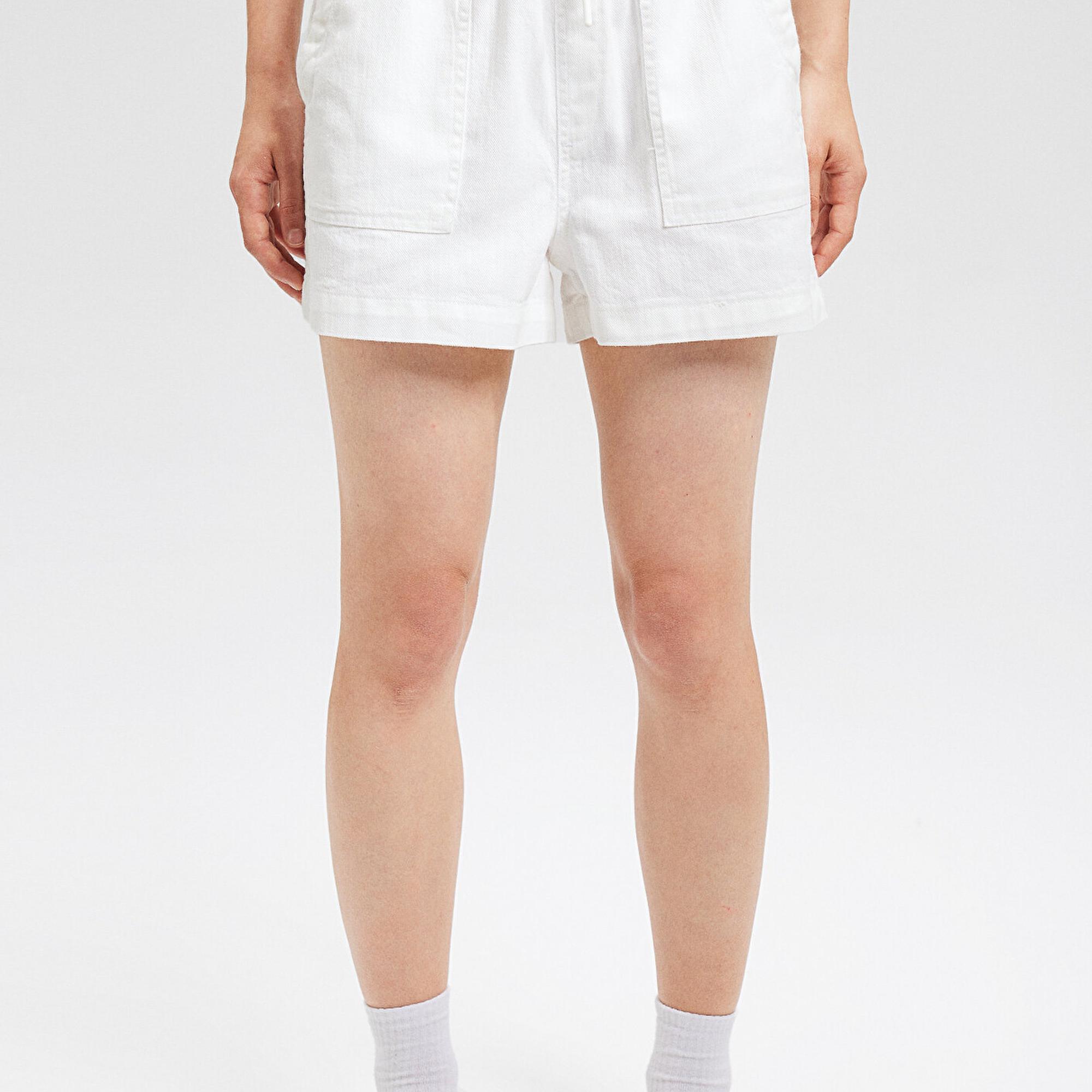 Mavi Beli Bağcıklı Beyaz Şort 1410141-70057