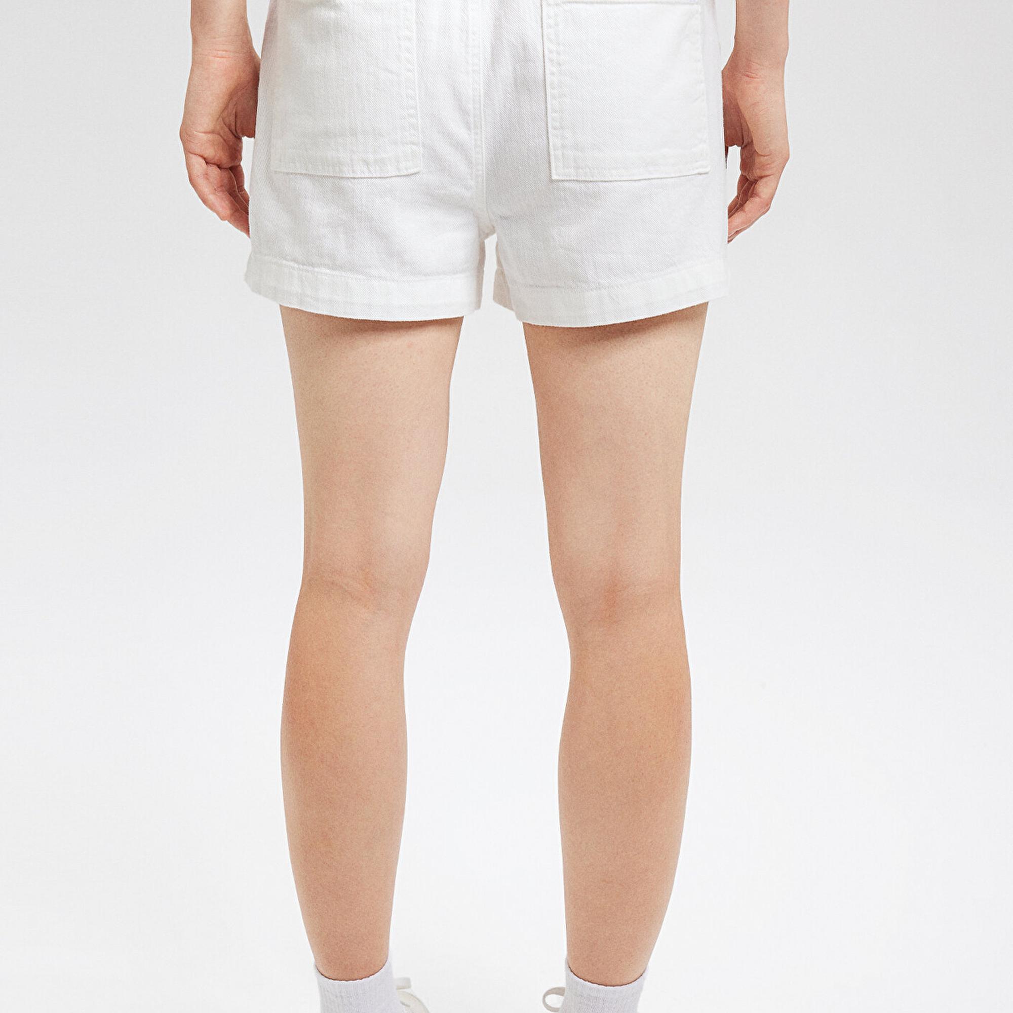 Mavi Beli Bağcıklı Beyaz Şort 1410141-70057