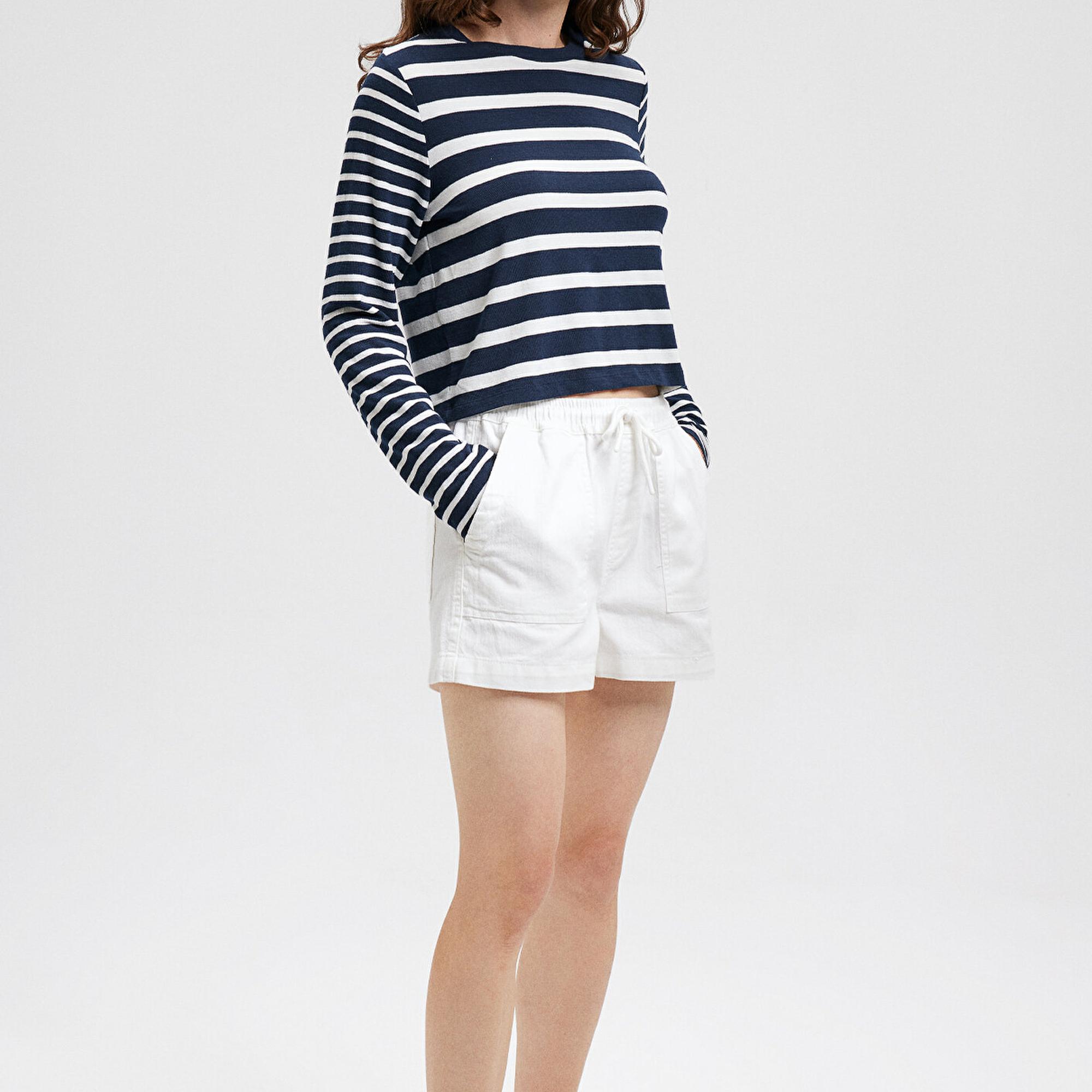 Mavi Beli Bağcıklı Beyaz Şort 1410141-70057