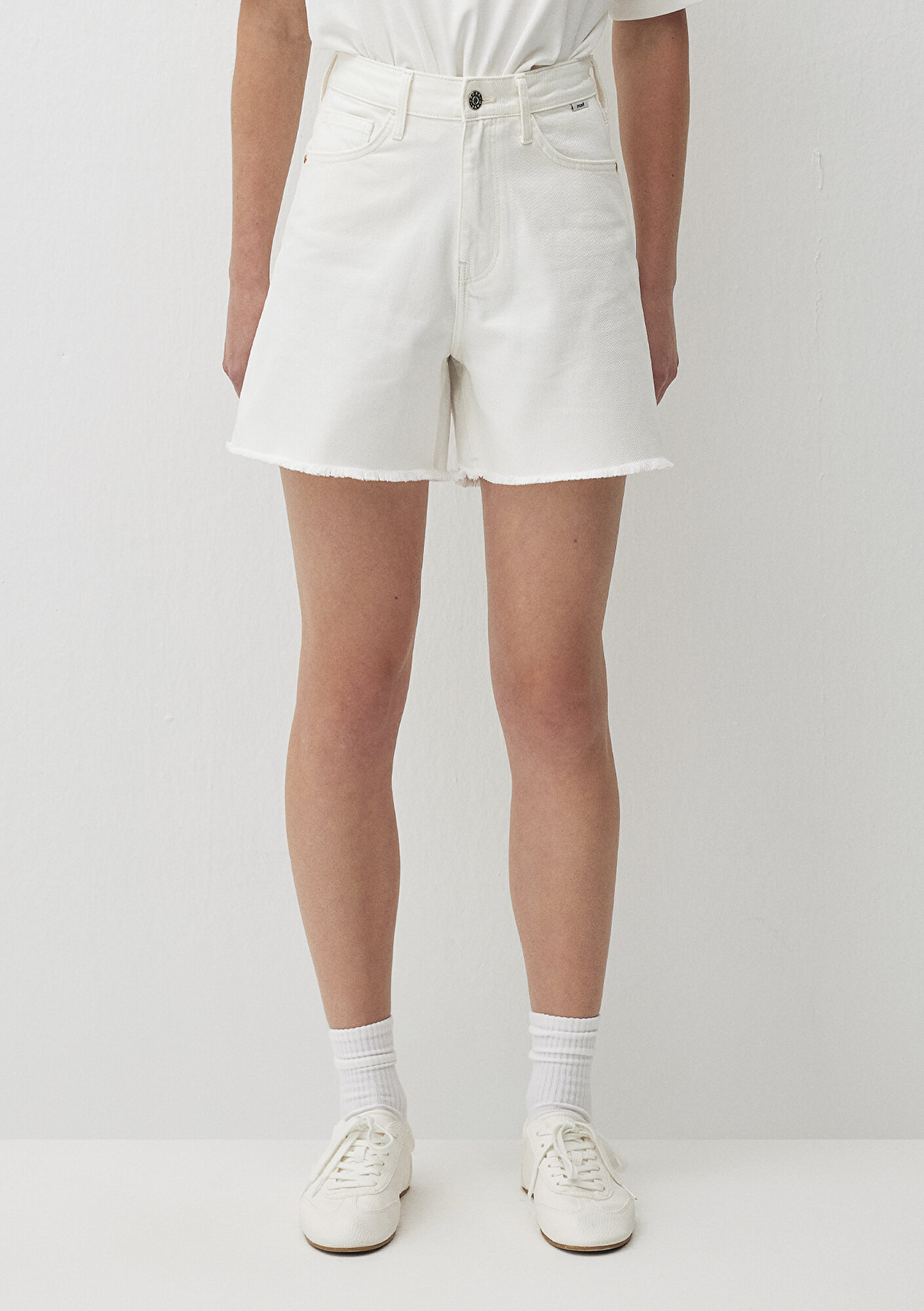 Mavi Millie 90lar Kırık Beyaz Jean Şort 1458987074