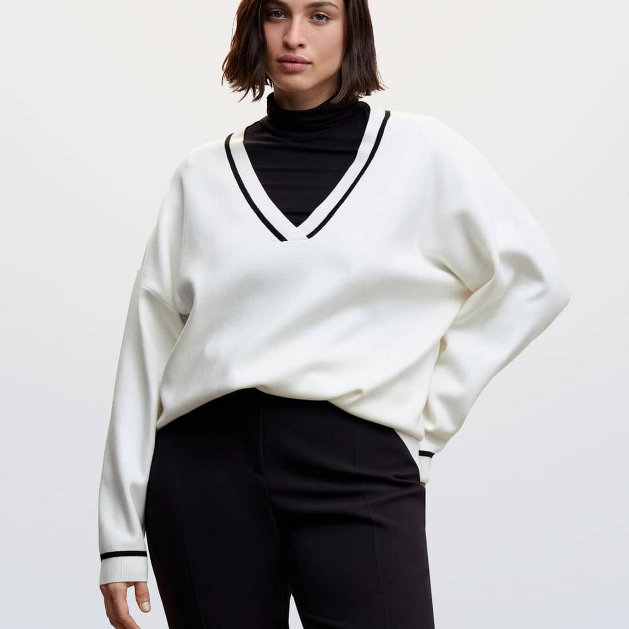 Mango Kadın Kontrast V Yakalı Kazak Ekru