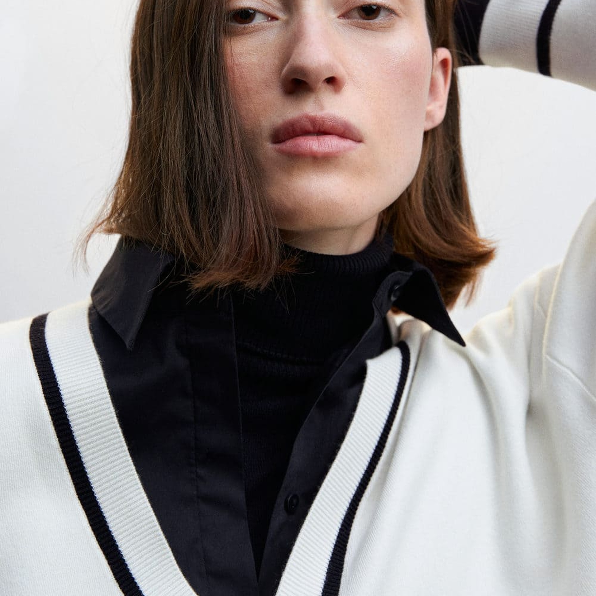 Mango Kadın Kontrast V Yakalı Kazak Ekru