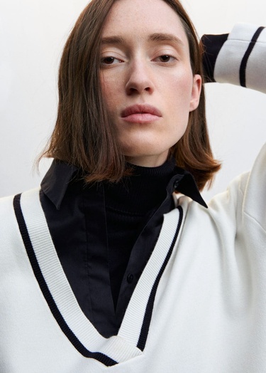  Mango Kadın Kontrast V Yakalı Kazak Ekru