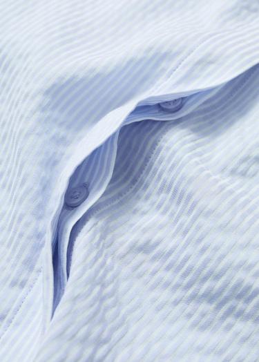  Mango Kadın Çizgili Dökümlü Gömlek Mavi