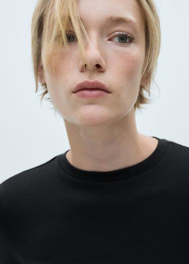  Mango Kadın Kısa Modal Tişört Siyah