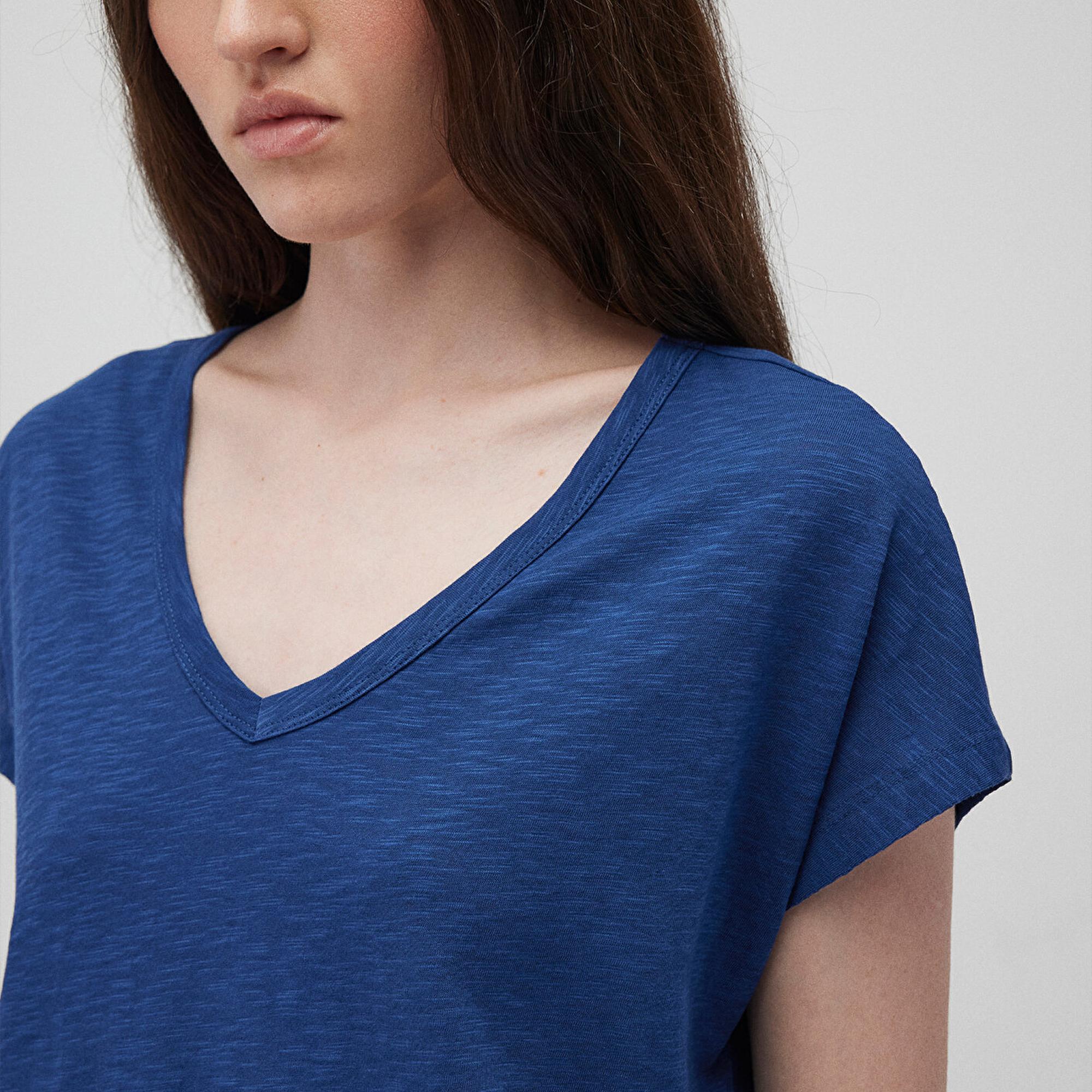 Mavi V Yaka Lacivert Basic Tişört Regular Fit / Normal Kesim 1612380-30808