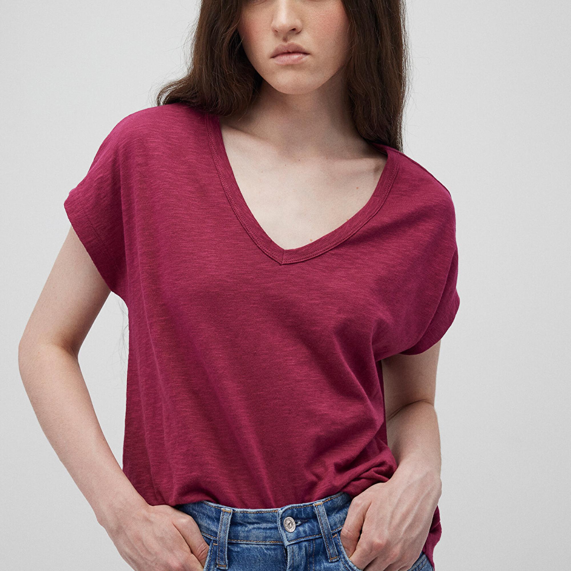 Mavi V Yaka Pembe Basic Tişört Regular Fit / Normal Kesim 1612380-70919