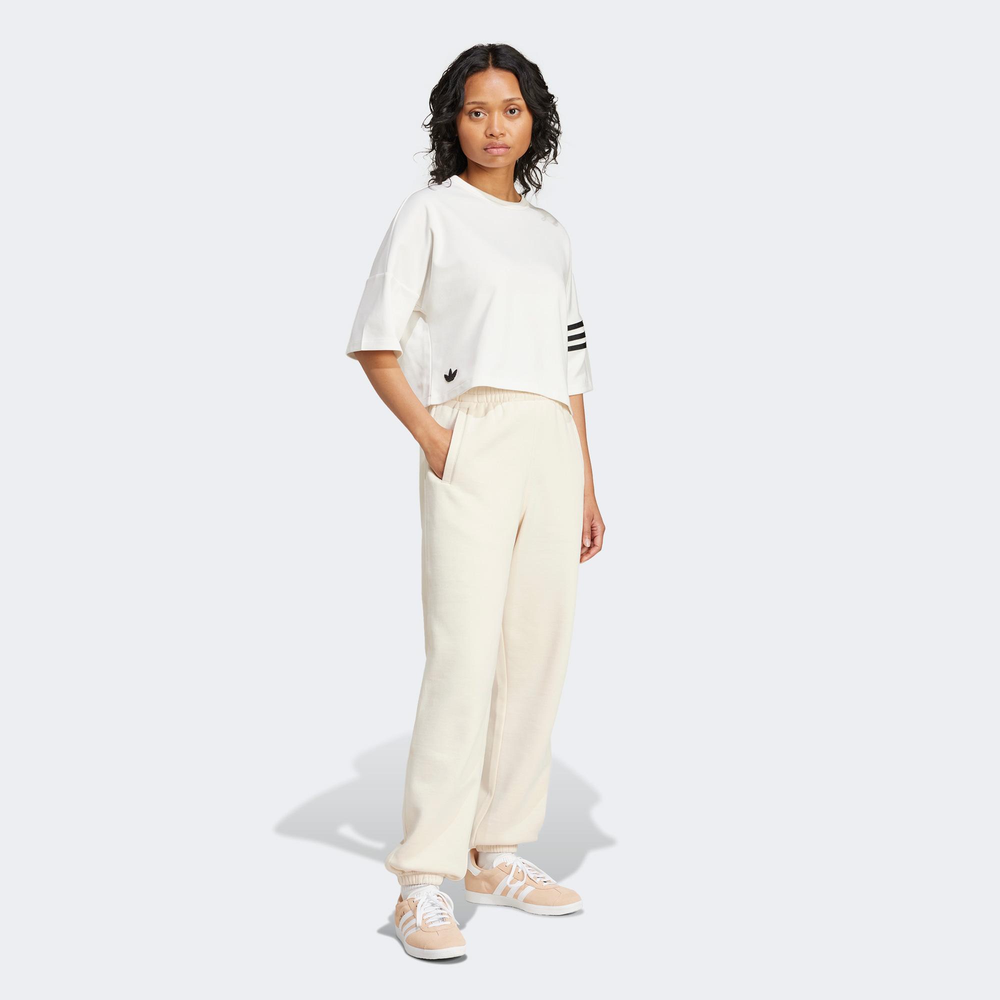 adidas Neuclassics Kadın Beyaz T-Shirt