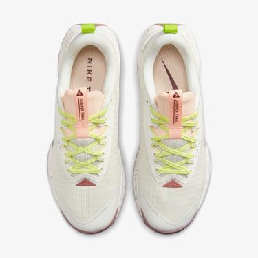  Nike Juniper Trail 3 Kadın Krem Rengi Koşu Ayakkabısı