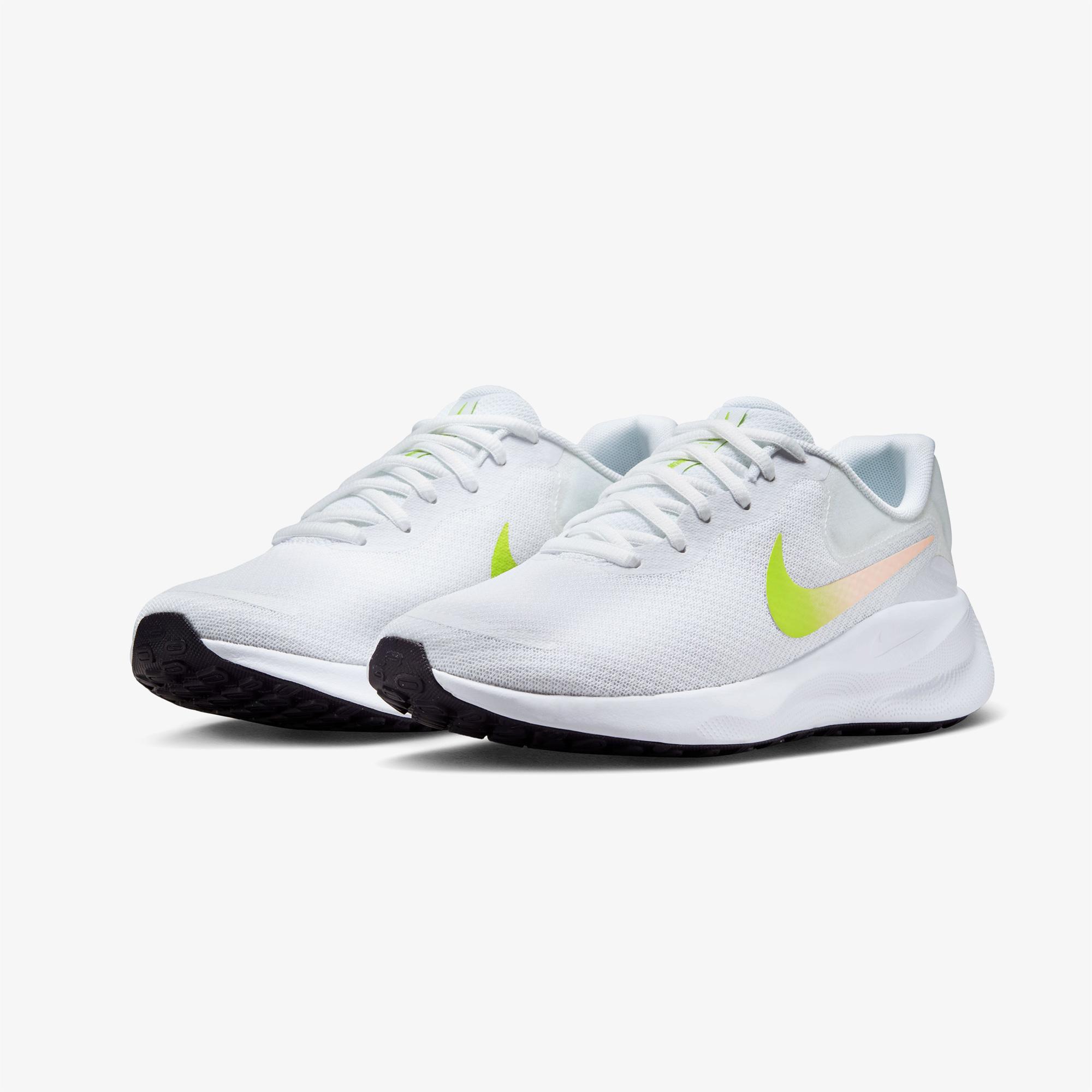 Nike Revolution 7 Kadın Beyaz Koşu Ayakkabısı