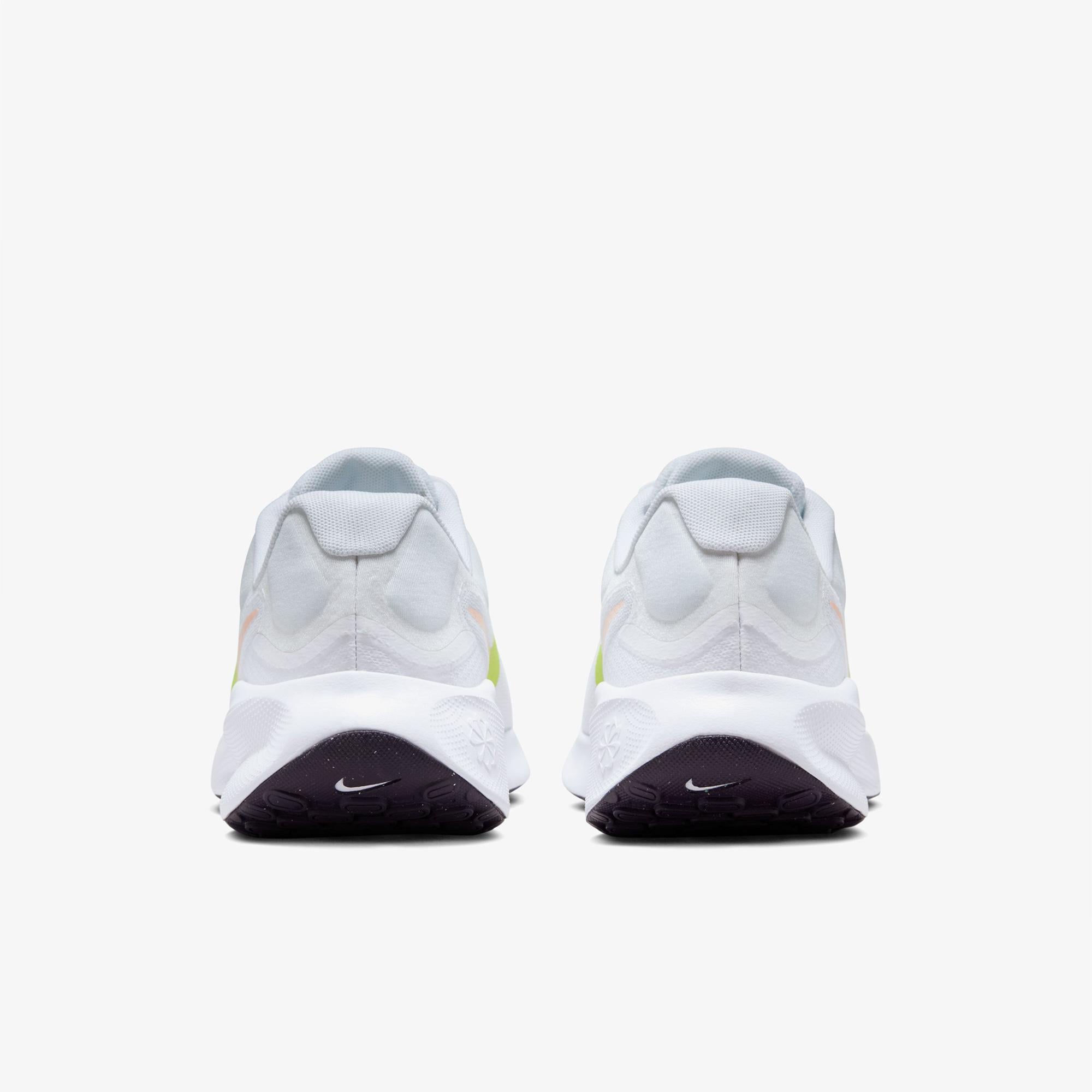 Nike Revolution 7 Kadın Beyaz Koşu Ayakkabısı