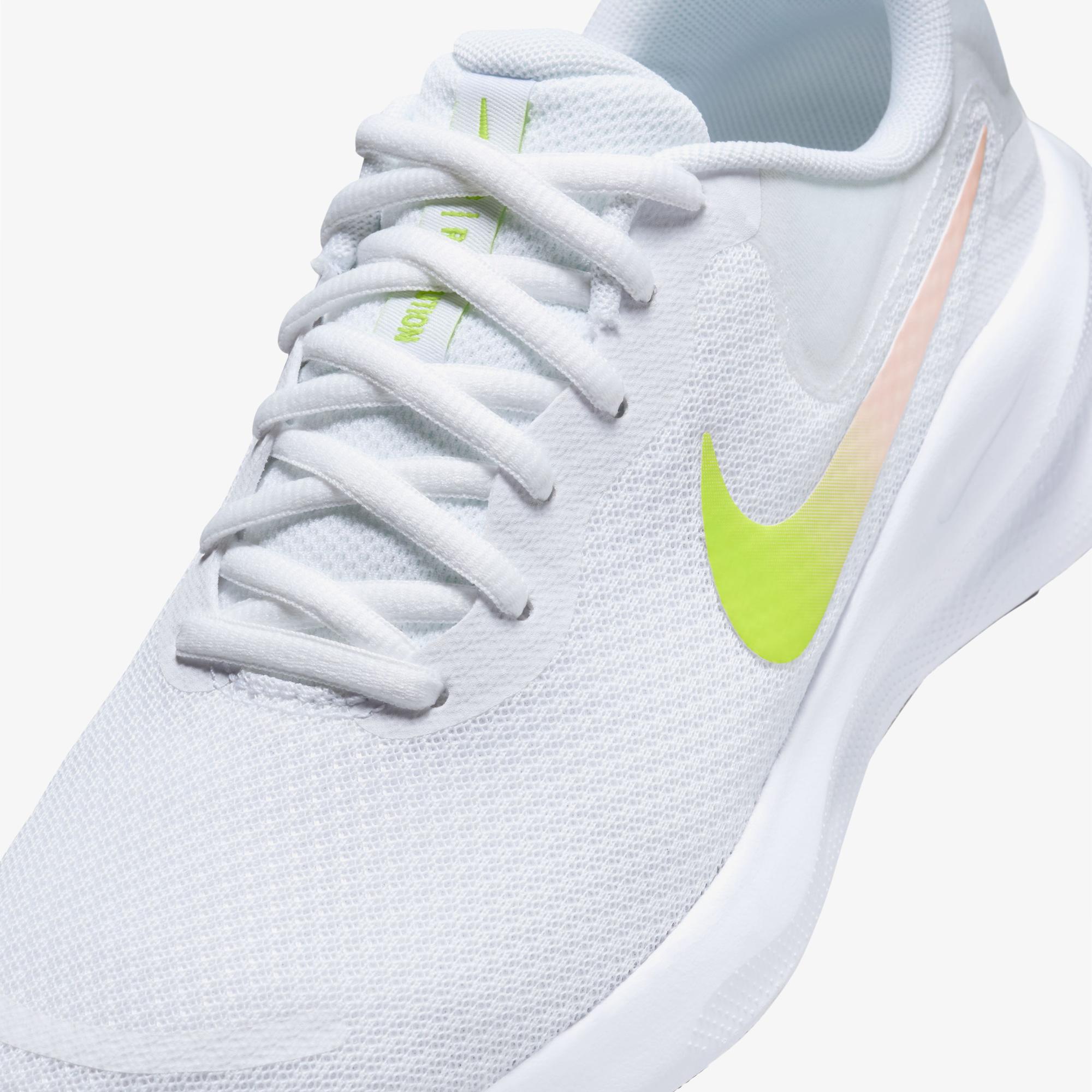 Nike Revolution 7 Kadın Beyaz Koşu Ayakkabısı