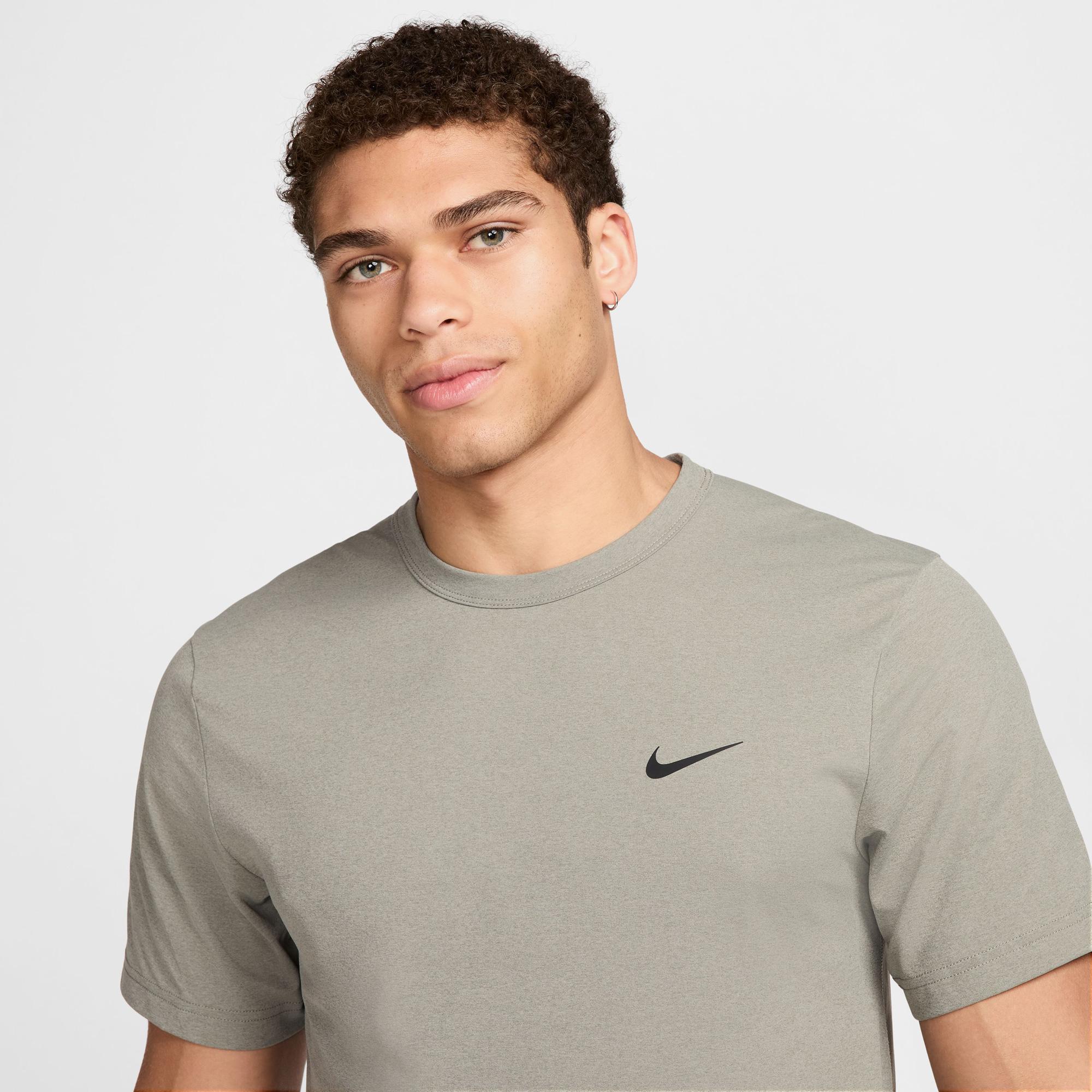 Nike Dri-Fit Hyverse Erkek Gri T-Shirt