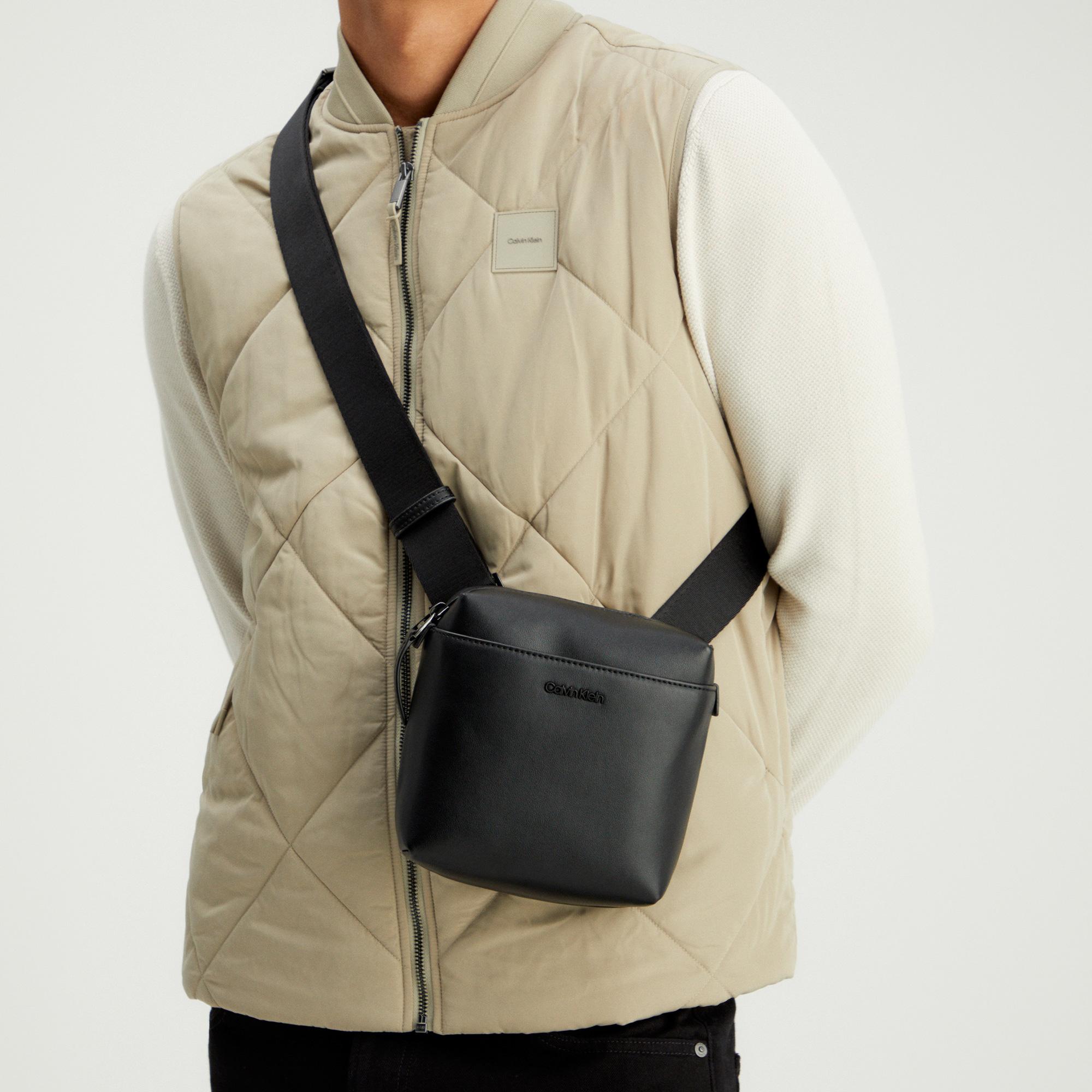 Calvin Klein Clean Essential Cube Reporter Erkek Siyah Çapraz Çanta