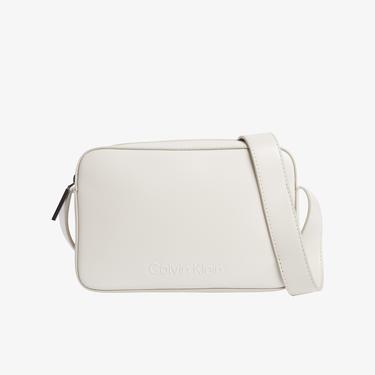  Calvin Klein Embossed Logo Kadın Bej Çapraz Çanta