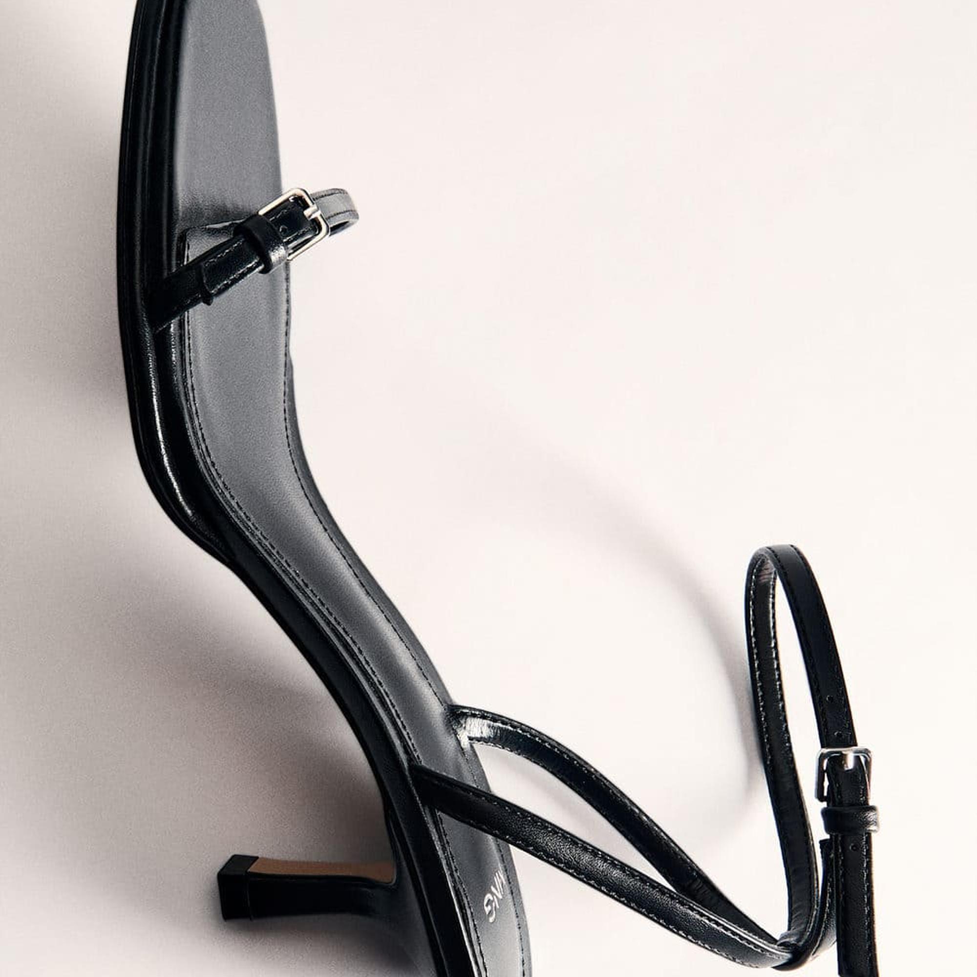 Mango Kadın Tokalı Yüksek Topuklu Sandalet Siyah