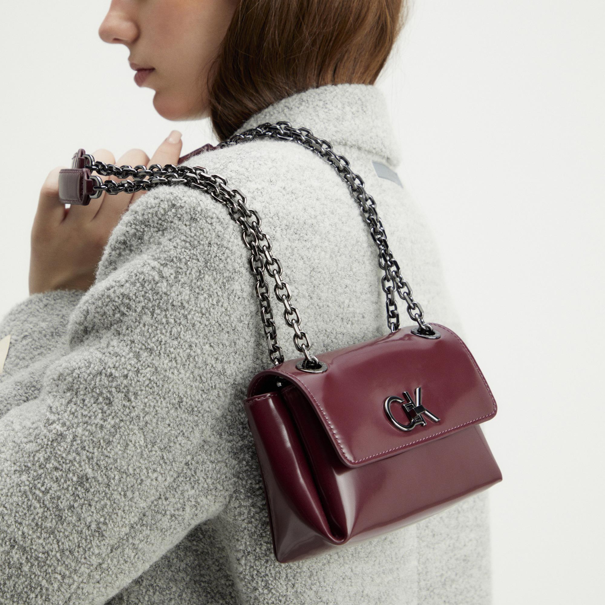 Calvin Klein Re-Lock Sm Shoulder Kadın Mor Omuz Çantası