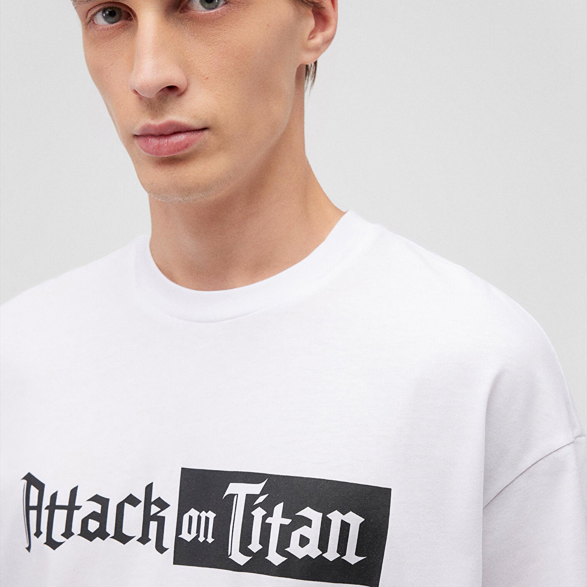 Mavi Attack On Titan Baskılı Beyaz Tişört Oversize / Geniş Kesim 0612439-620