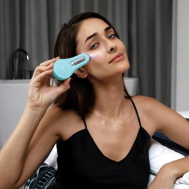  FOREO BEAR 2 Eyes&Lips Kontrollü Mikro Akım Yüz Sıkılaştırma Cihazı, Arctic Blue