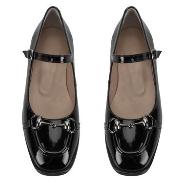  Kadın Siyah Zincir Detaylı Mary Jane Rugan Deri Babet