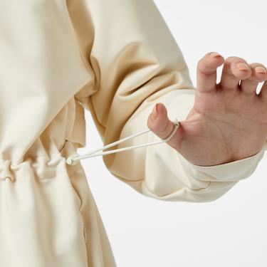  Kadın Relaxed Fit Kapüşonlu Krem Yağmurluk