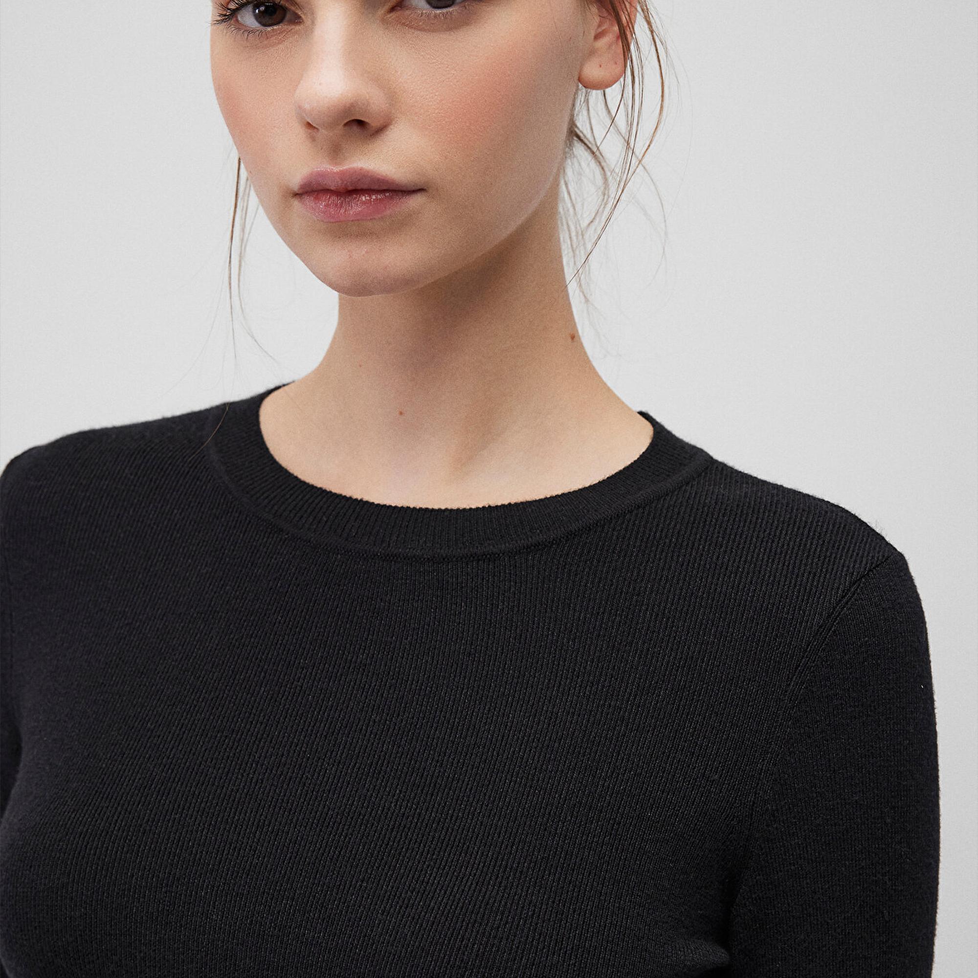 Mavi Bisiklet Yaka Siyah Crop Kazak Crop / Kısa Kesim 1710474-900