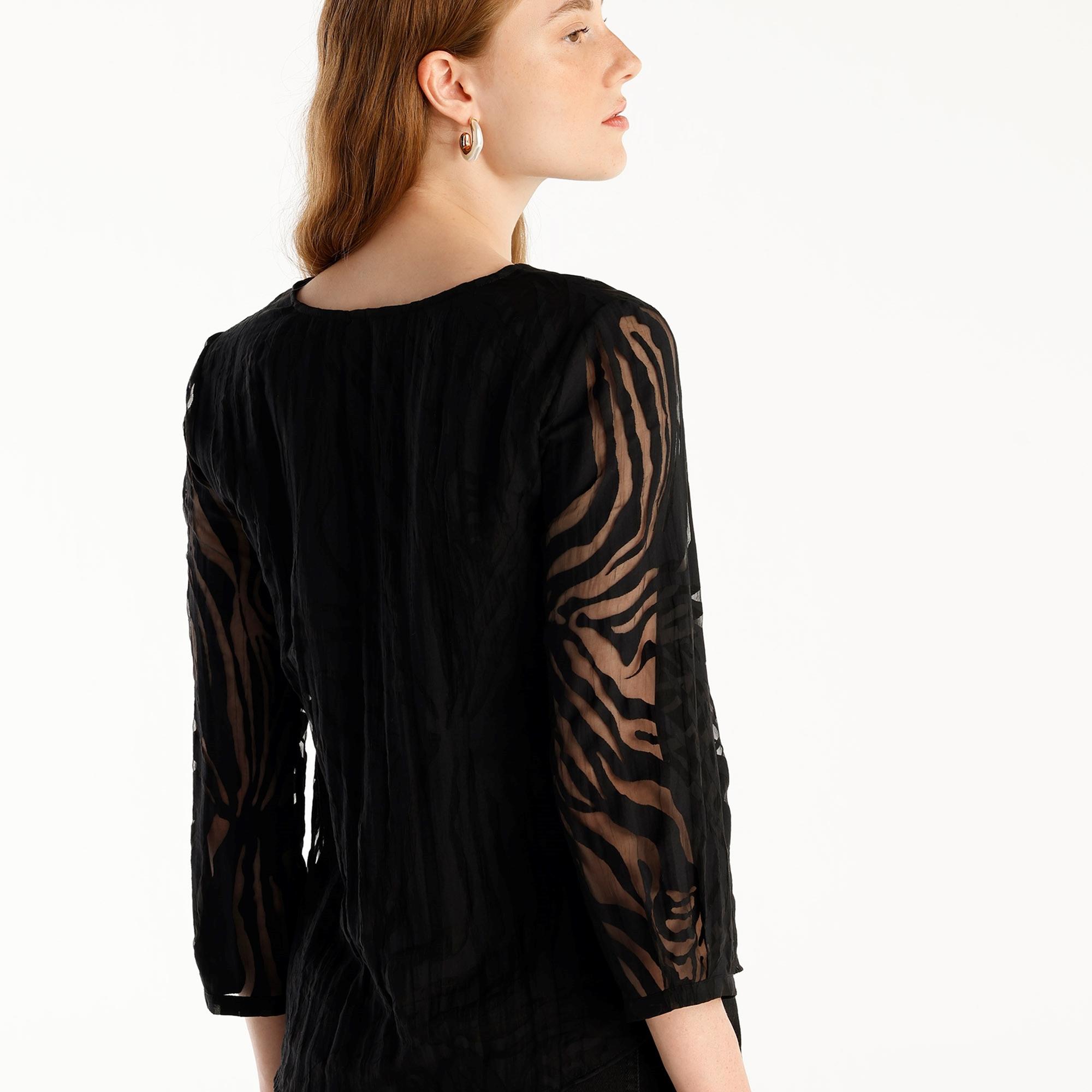 Kolları Detaylı Bluz