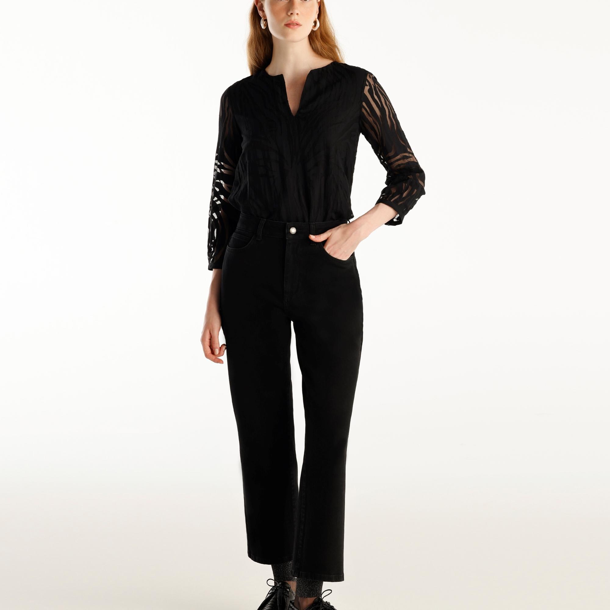 Kolları Detaylı Bluz