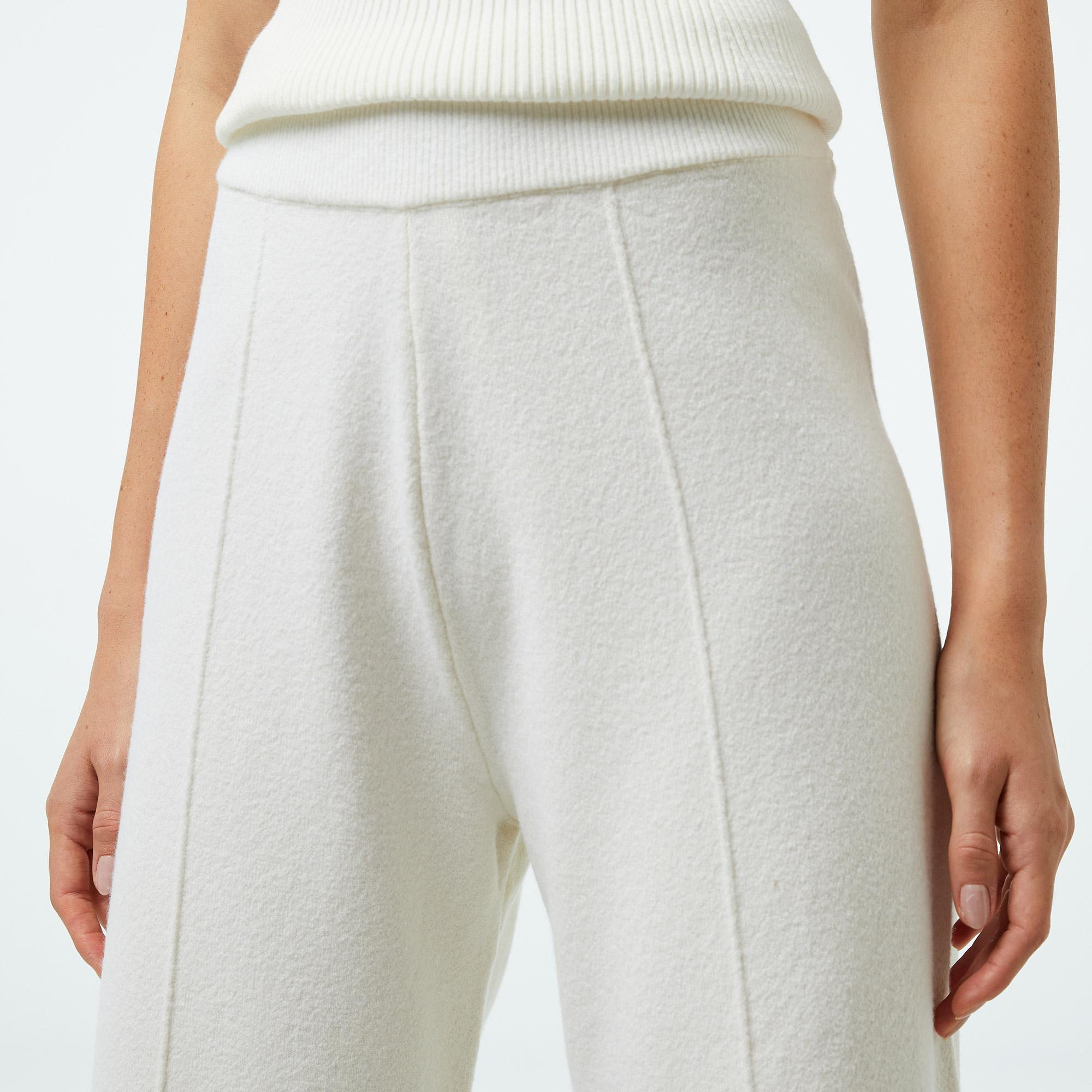 Kadın Relaxed Fit Beyaz Pantolon