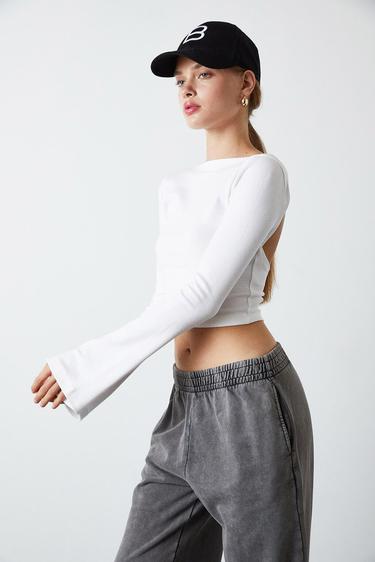  Sırt Dekolte Uzun Kollu Top