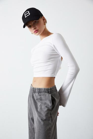  Sırt Dekolte Uzun Kollu Top