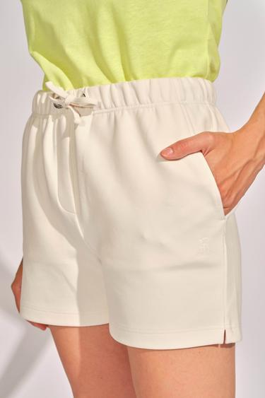  Kırık Beyaz Kadın Şort