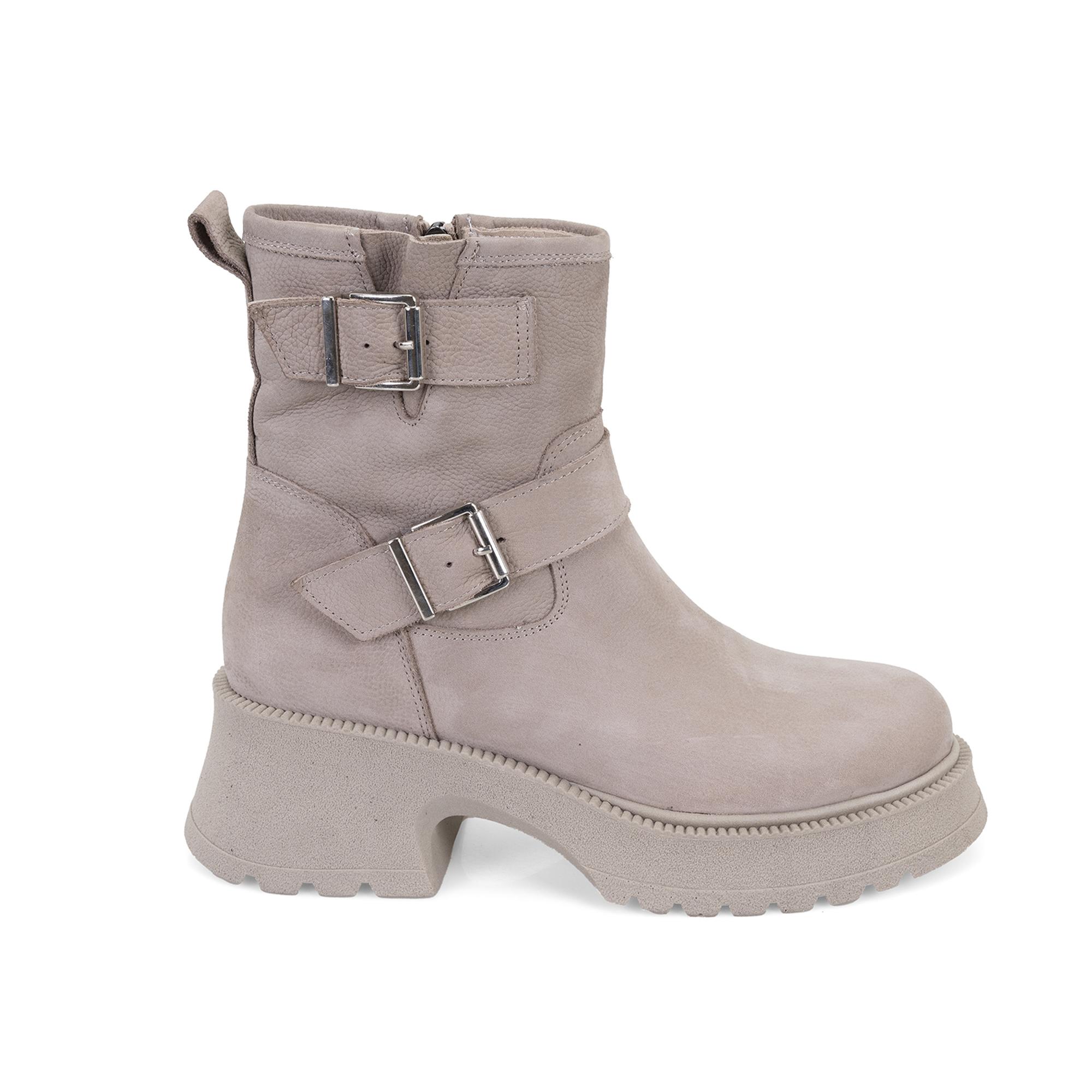 Kadın Bej Kemer Aksesuarlı Topuklu Deri Bot