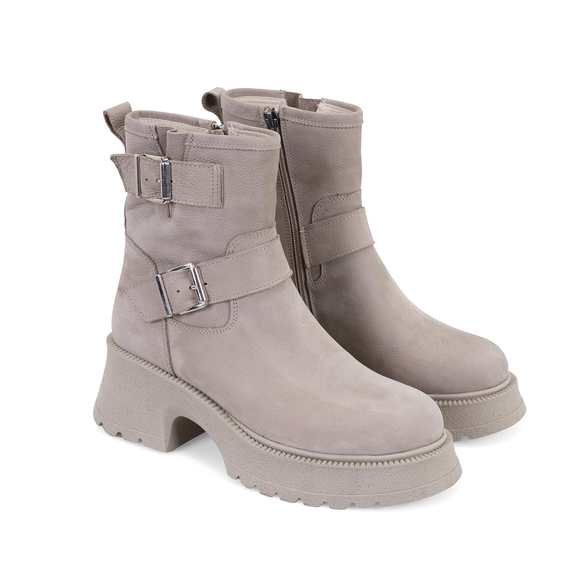 Kadın Bej Kemer Aksesuarlı Topuklu Deri Bot